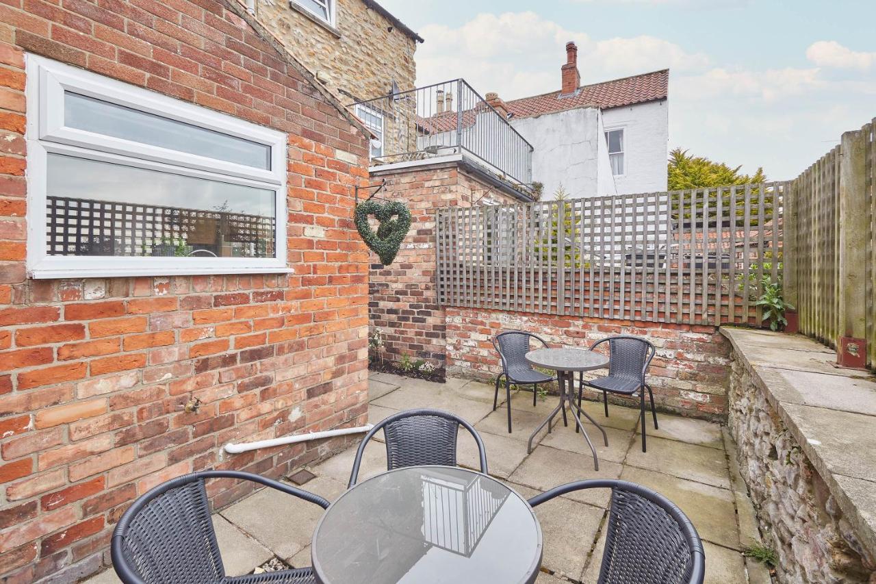 Host & Stay - Dove Grey, 25 West End Kirkbymoorside Exterior foto